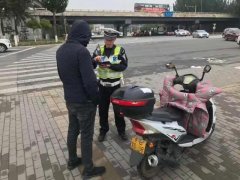 在北京用假手續騎摩托車，將錯過婚禮！